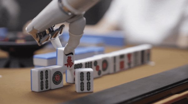 倍加网配资 进厂“试用期”一年，人形机器人“转正”还要跨过几道坎？