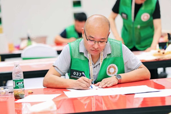 永信策略 杜少飞：与时间赛跑，让书画文物重生｜大国工匠·文物医生